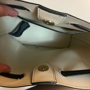 Lauren Ralph Lauren Cream and Black Shoulder Bag.